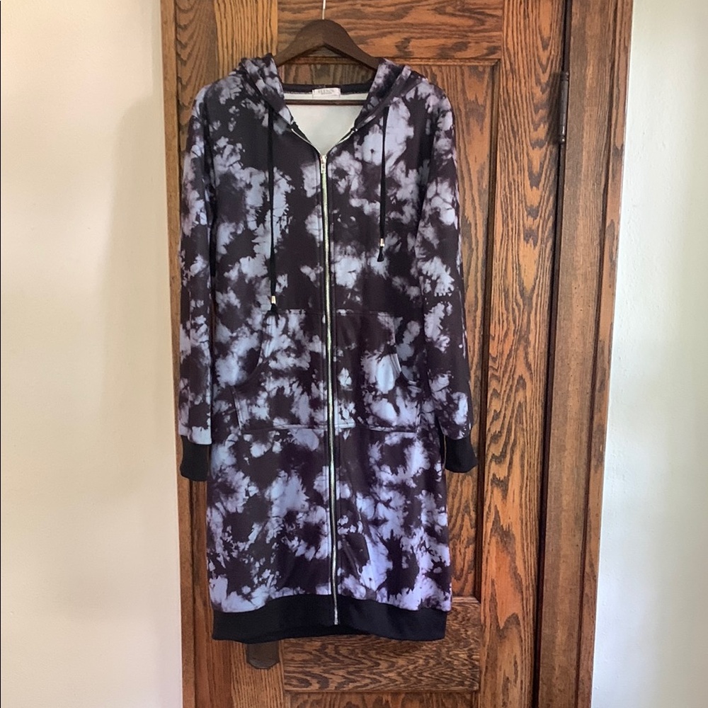 Black and Gray knee-length Tie-Dye Zip-Up Hoodie